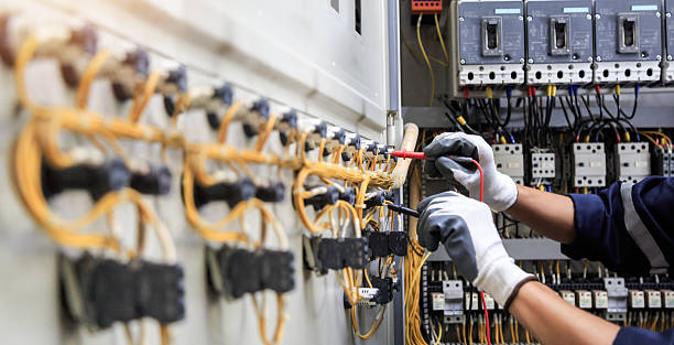 Professional Electrician technician working in Mountain Brook, AL